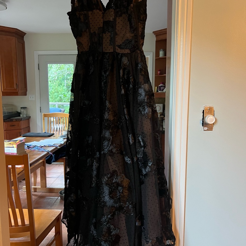 House of CB Black Floral Lace Midi Dress - Picture 3 of 4